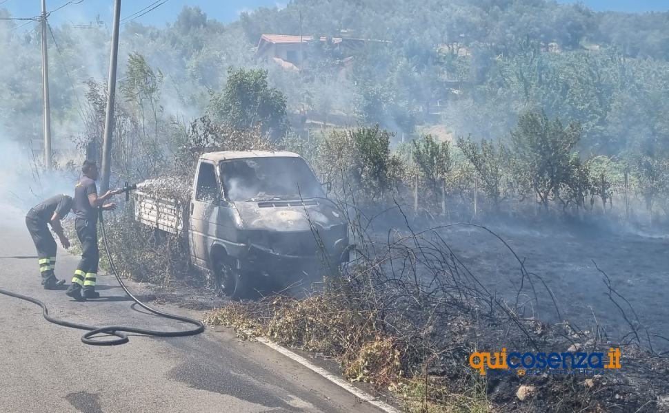 Incendio Orto Matera furgone