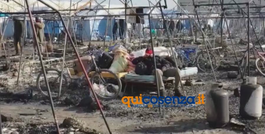 Incendio nella tendopoli di San Ferdinando, una donna carbonizzata e due ferite - FOTO 51 Incendio San Ferdinando 06