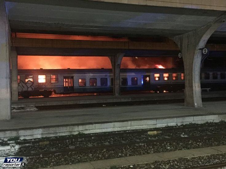(VIDEO) Cosenza, quattro vagoni in disuso in fiamme alla stazione di Vaglio Lise 71 Incendio Stazione home