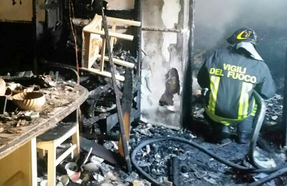 Trebisacce, morto ustionato in casa. Sarebbe stato ucciso e poi dato alle fiamme 65 Incendio abitazione 1