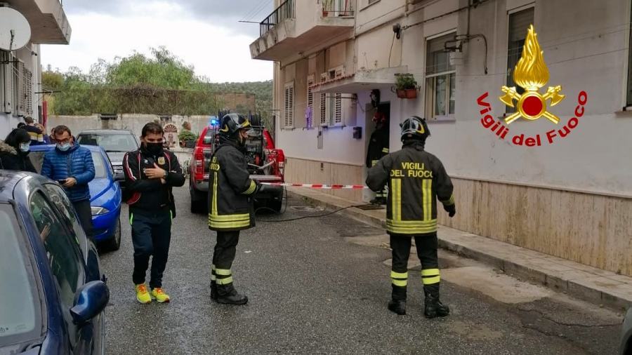 Divampa un incendio nella sua abitazione. Muore un 85enne 51 Incendio abitazione catanzaro