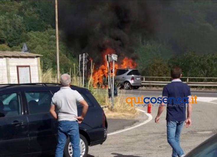 Incendio auto 2