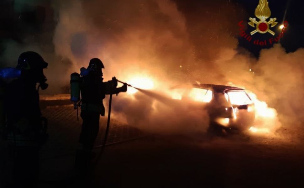 Incendio auto vigili fuoco repertorio