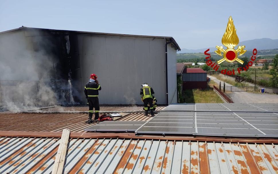 Incendio capannone Bisignano