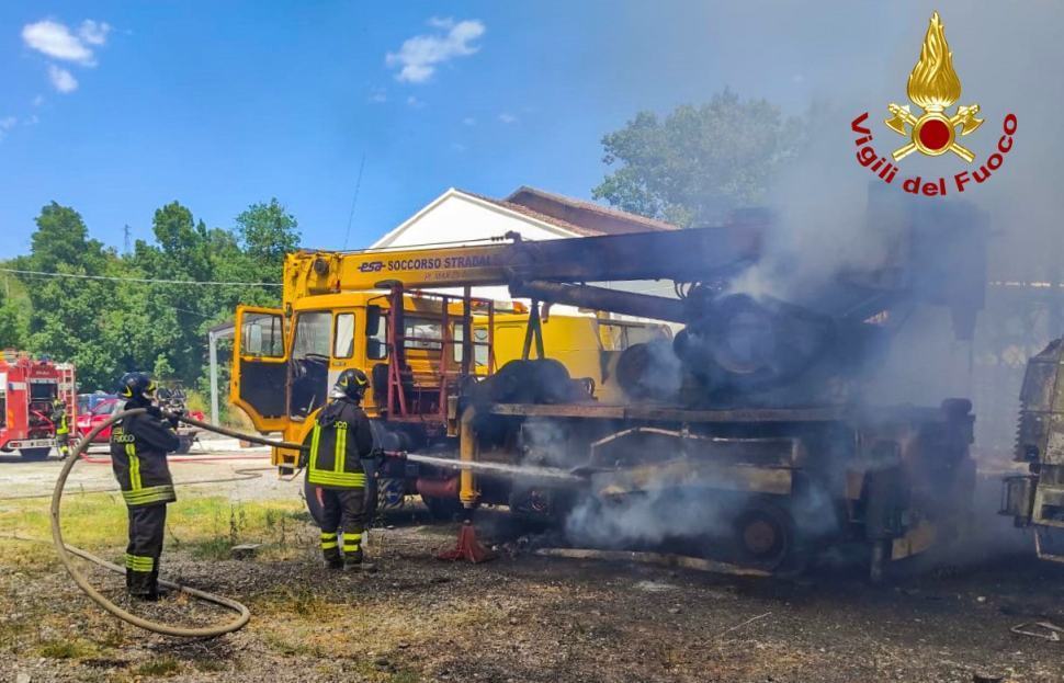 Incendio capannone castrovillari3