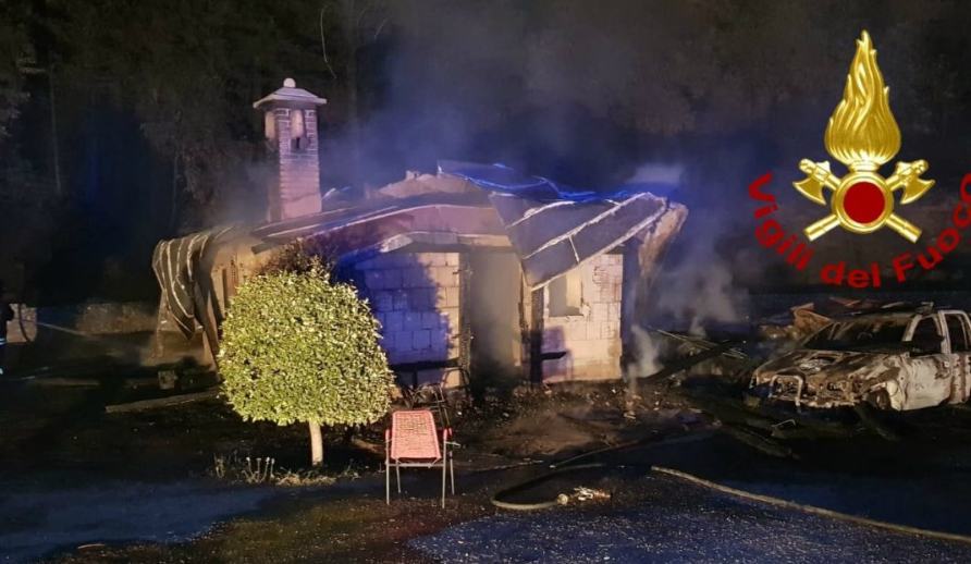 Deposito di Calabria verde dato alle fiamme, indagano i carabinieri - VIDEO 51 Incendio casolare calabria verde sersale