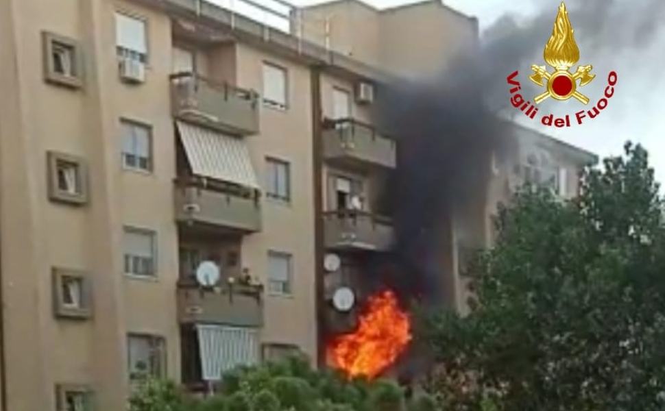 Incendio via isonzo catanzaro 01