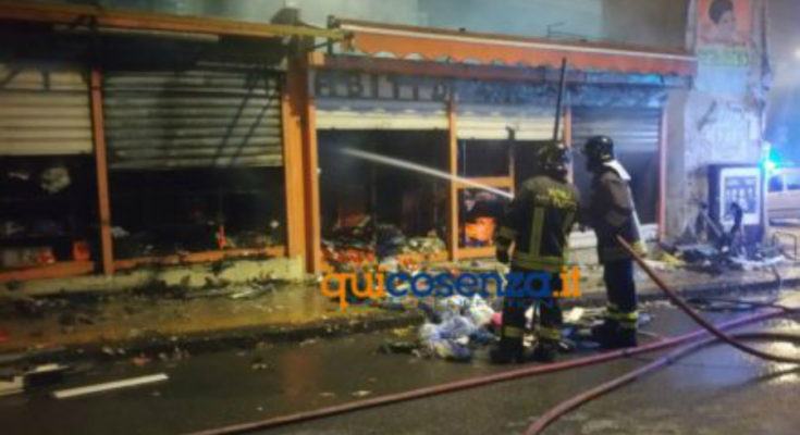 IncendioCosenza27 440x247 1 735x400 2