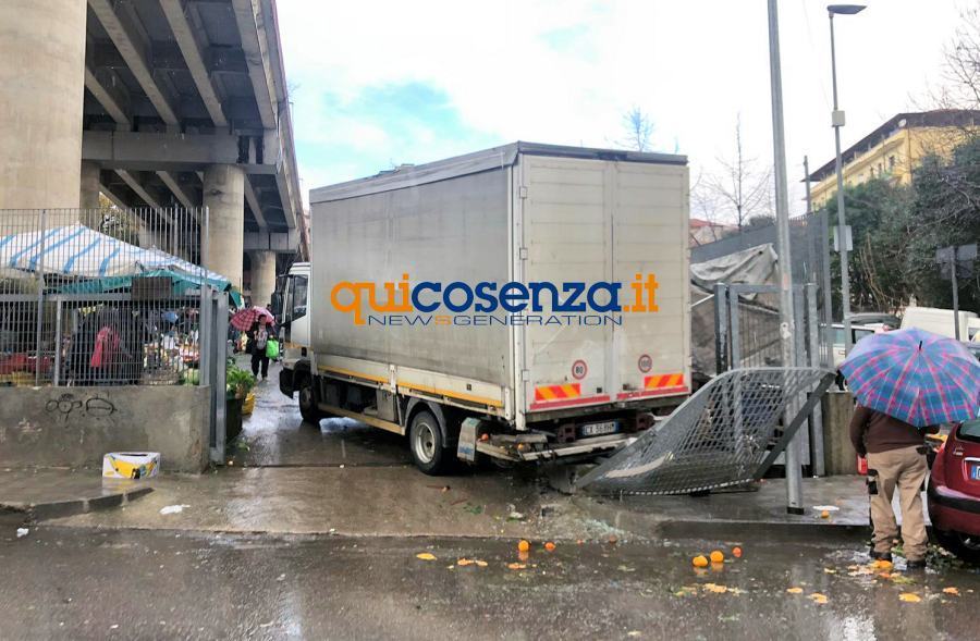 Incidenre camion Cosenza1