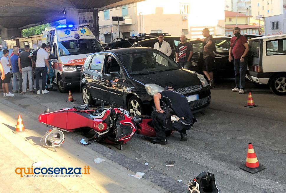 Incidente tra un'auto e una moto su via Padre Giglio. Ferita una coppia 51 Incidente Cosenza 4
