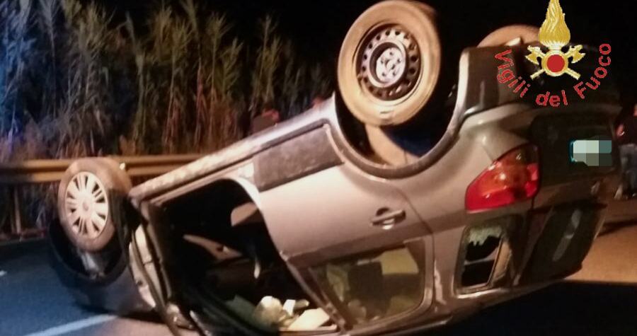 Incidente Lamezia auto ribaltata sedici