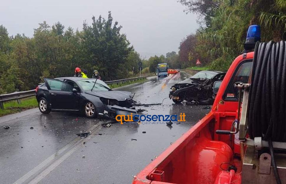 Rende, violento scontro sulla Statale 107 a Piano Monello. Due feriti 54 Incidente Piano Monello 2