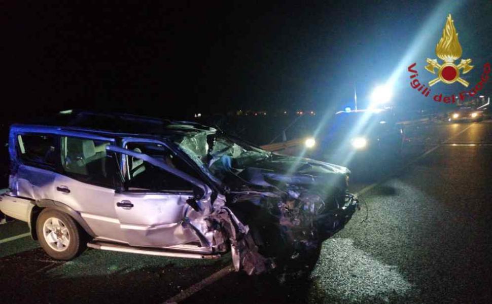 Scontro tra due auto, cinque persone ferite 51 Incidente SGC Marina di gioiosa jonica 01