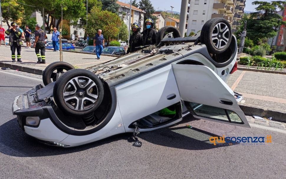 Troppi incidenti all’incrocio di Cristo Re "sicurezza in pericolo, si intervenga" 51 Incidente Viale Parco chiesa Cristo Re