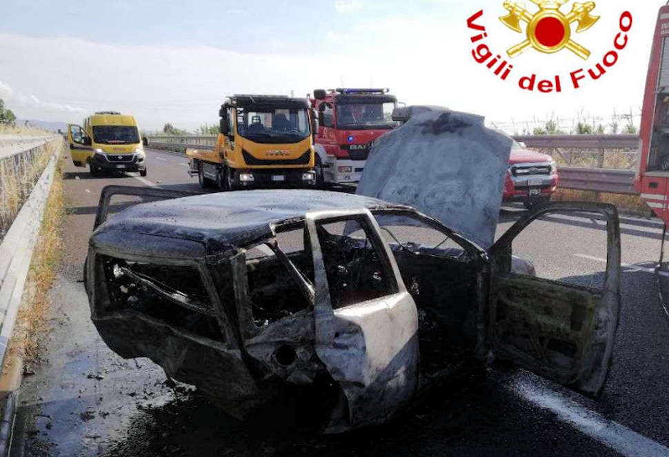 Tragico schianto sulla A2. Auto si scontra con un furgone e prende fuoco, un morto 51 Incidente pizzo2