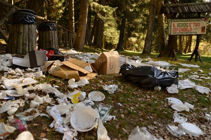 FOTONOTIZIA - Altro che "Il verde è tuo, difendilo". Incivili in località Fossiata in Sila 80 Incivili in localita Fossiata
