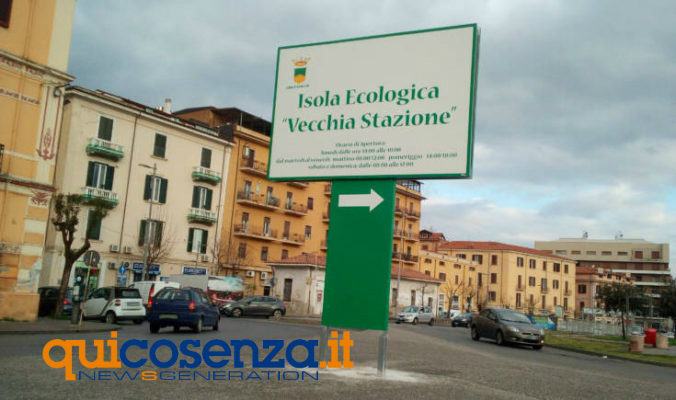 Ecologia Oggi: sospesa la raccolta dell'organico il 6 gennaio. Attiva l'Isola Ecologica 51 Isola Ecologica Cs 676x400 676x400 1 1