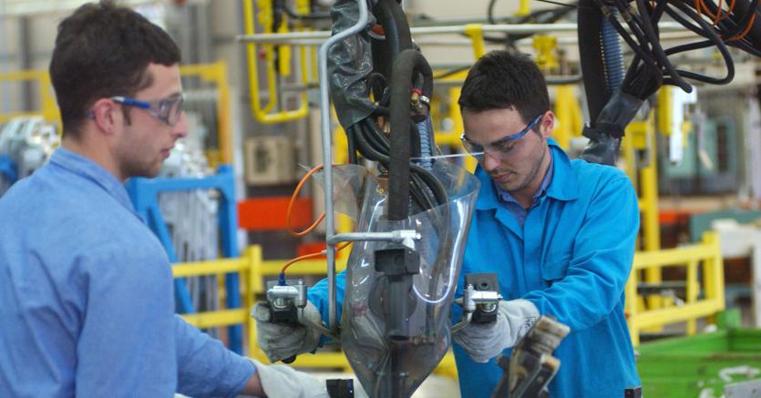 LAVORO GIOVANI OPERAI AGF kkn 835x437@IlSole24Ore Web