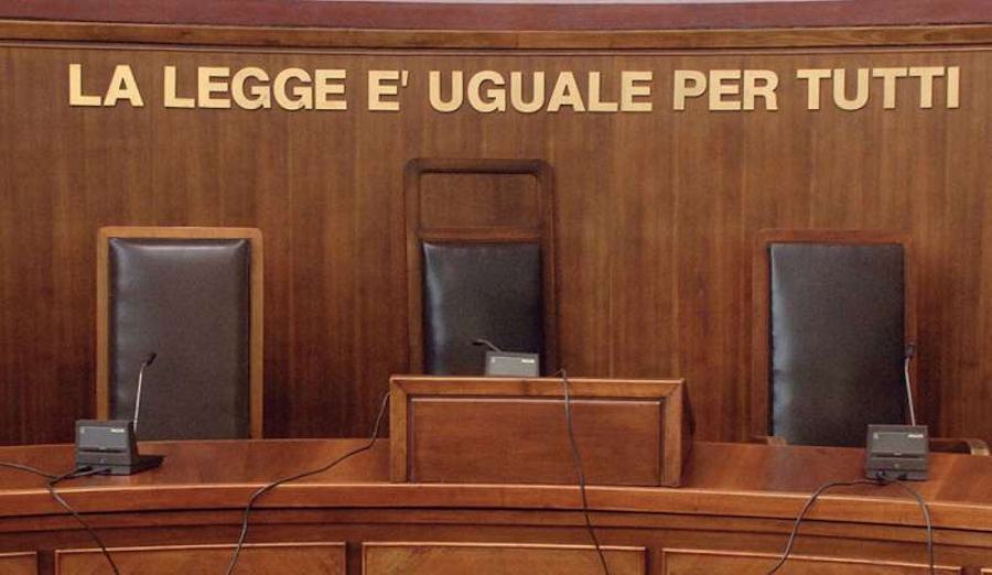 "Quinta Bolgia" Asp e ambulanze. Chiesto il rinvio a giudizio per 15 persone e 6 ditte 51 La legge e uguale per tutti