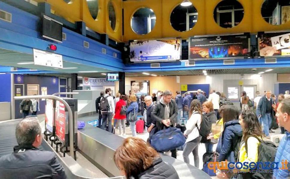 Voli cancellati a Lamezia e Milano e passeggeri a terra. Sacal "fornita tutta l'assistenza" 51 Lamezia aeroporto