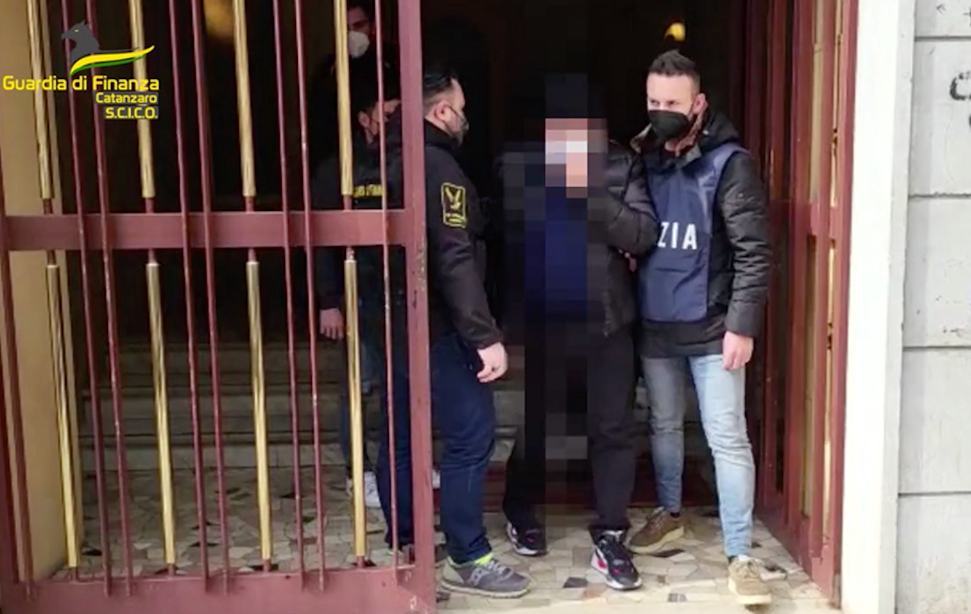 Droga: arrestato a Roma il latitante Campisi. Aveva parrucca e documenti falsi 1 Latitante 1