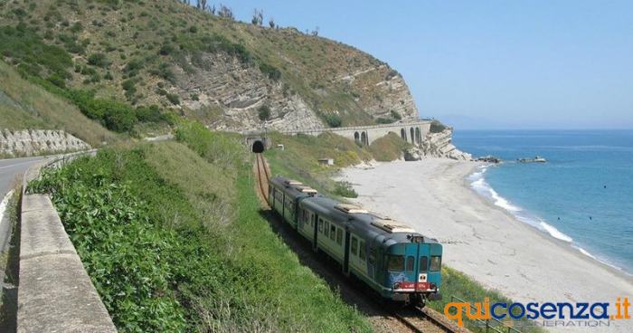 Linea ferroviaria Jonica, Oliverio interviene sulla soppressione dei 78 passaggi a livello 51 Linea Jonica Treno01 1