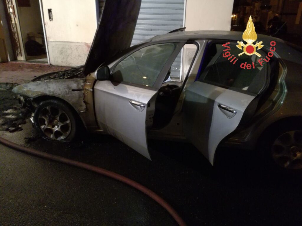 Auto in fiamme nella notte, il racket non va in ferie? 2 LogoLicious 20170812 232807