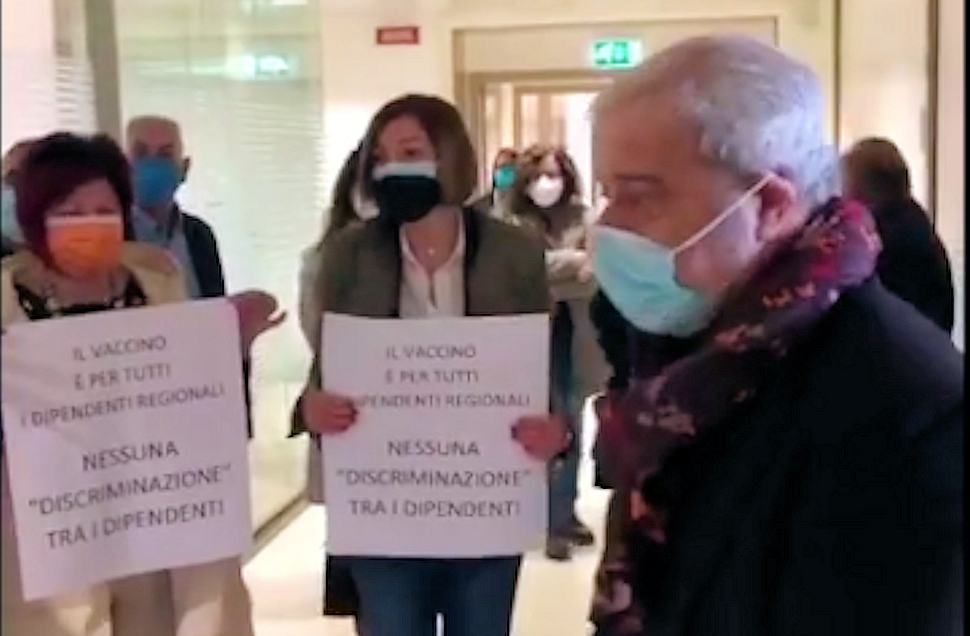 Longo autorizza la vaccinazione per alcuni dipendenti. Scoppia la protesta in Regione 1 Longo Protsta Regione