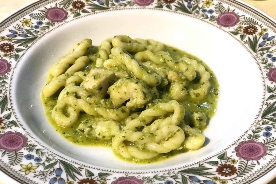 Lorighittas al pesto di basilico e pinoli