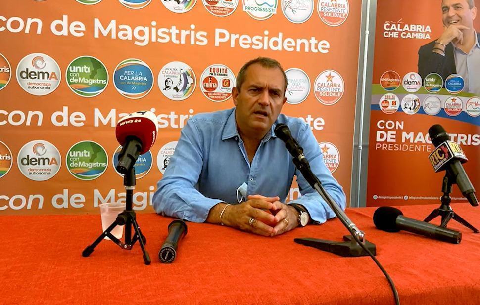 Luigi De Magistris conferenza stampa