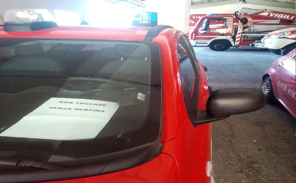 Vigili del fuoco, veicoli fermi e senza carburante. La denuncia "così da mesi" 51 MACCHINA VIGILI DEL FUOCO 1