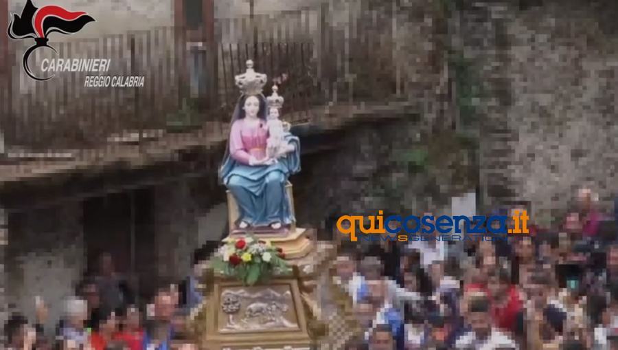 VIDEO - Parenti dei boss portano la statua della Madonna, allontanati da San Luca 51 Madonna polsi processione statua