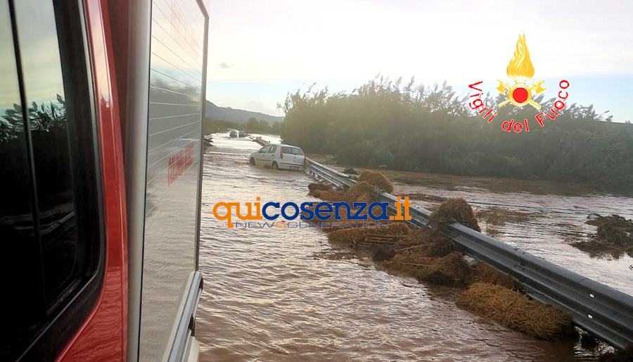 Calabria flagellata dal maltempo: violente piogge e allagamenti. Situazione critica (Foto) 65 Maltempo calabria2 1