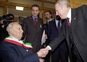 mancini-accoglie-carlo-azeglio-ciampi-a-cosenza