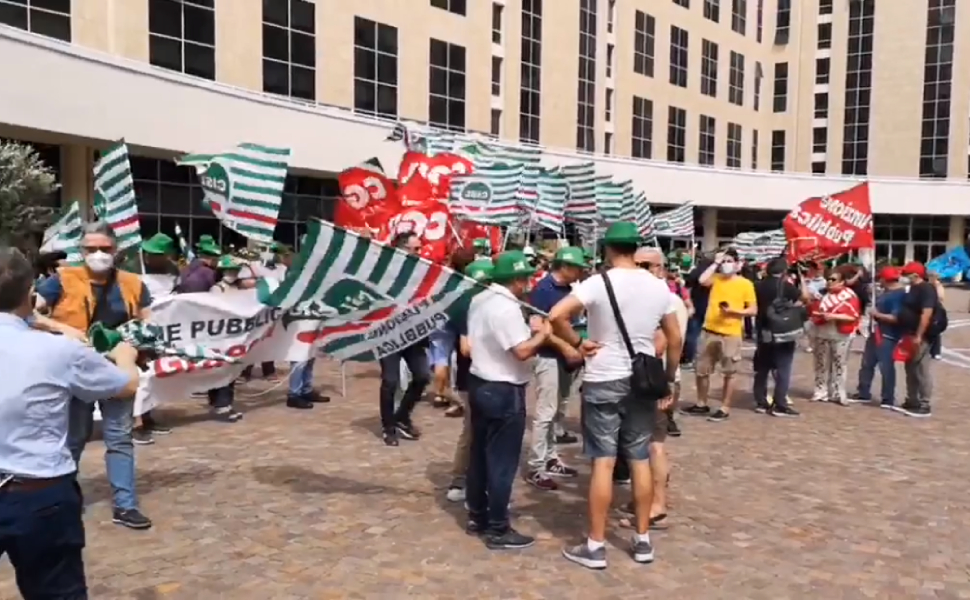 La sanità calabrese alla Cittadella: "Longo incapace, nessun cambio di passo" 51 Manifestazione Sanita cittadella regionale 03