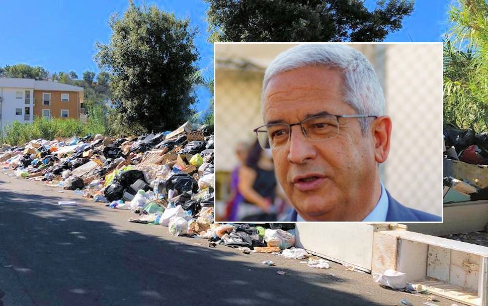 "Siamo sommersi dai rifiuti. De Caprio venga domani e spieghi a sindaci e cittadini" 51 Mann Ato Spazzatura
