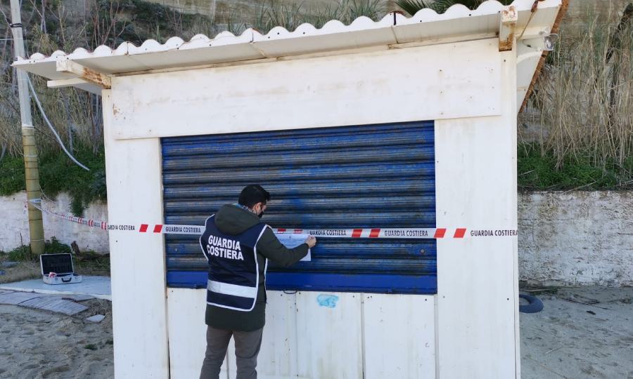 Manufatto abusivo ricadi