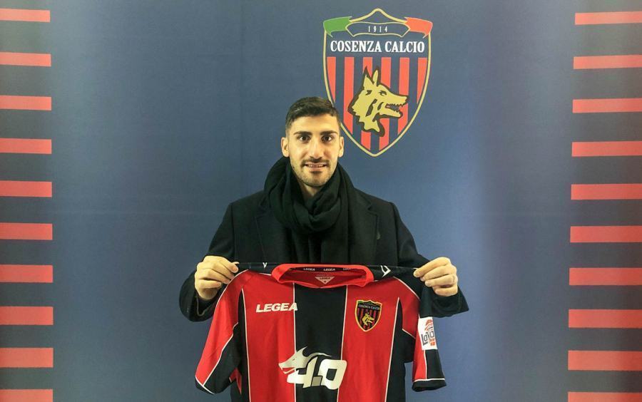 Secondo rinforzo per il Cosenza, arriva in prestito l'attaccante Marcello Trotta 66 Marcello Trotta