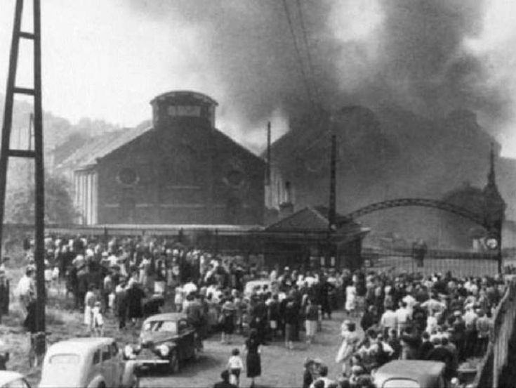 Cosenza, bandiere a mezz'asta a Palazzo dei Bruzi 77 Marcinelle