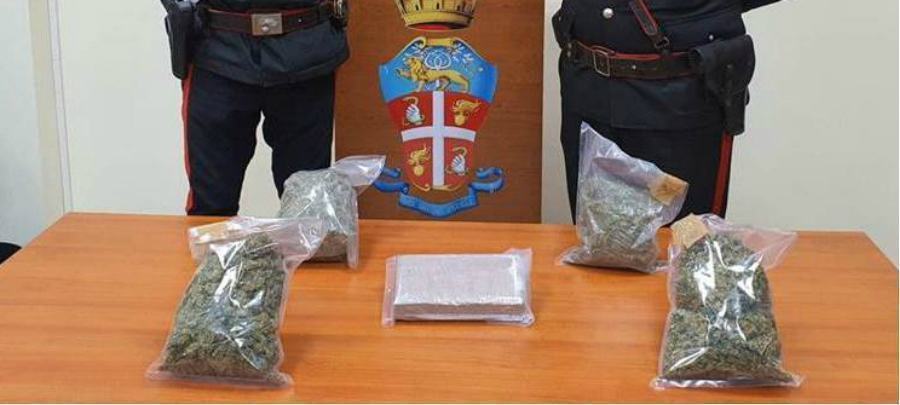 Sorpreso in auto con 2 chili di droga per 500mila euro: arrestato 28enne 53 Marijuana RC