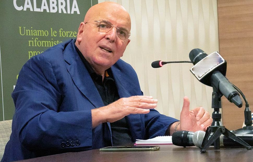 Oliverio chiede a Letta le primarie "reale ricomposizione ed unità del centrosinistra" 51 Mario Oliverio 1 3