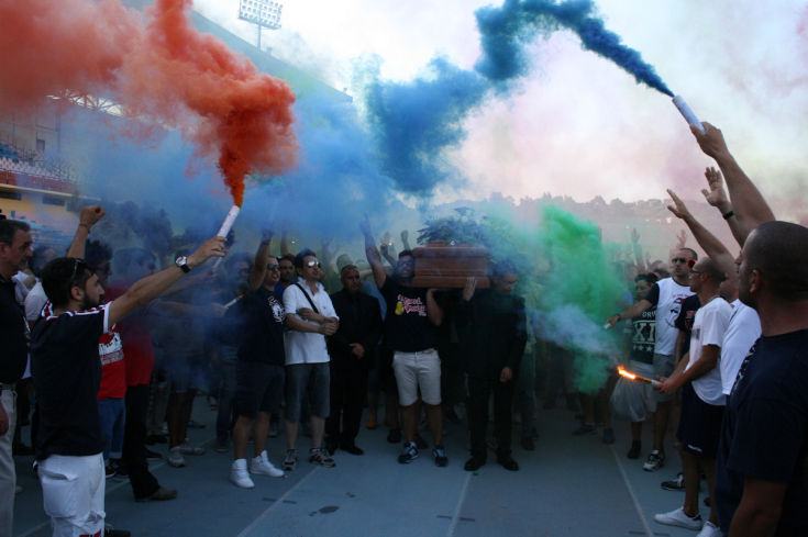 Il San Vito sarà intitolato a Gigi Marulla. Ieri il saluto nel suo stadio tra cori, lacrime e abbracci 203 Marulla al San Vito1