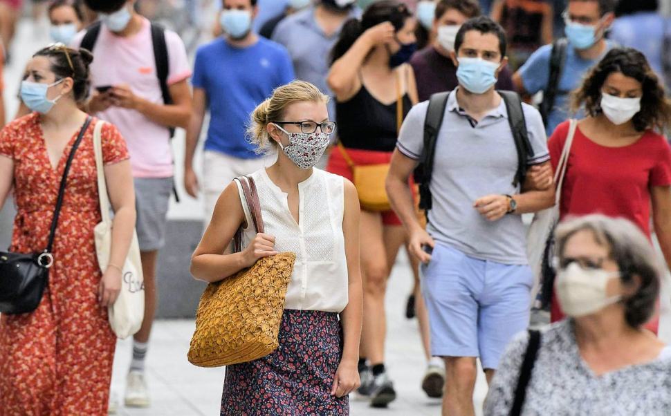 Mascherine persone covid 1