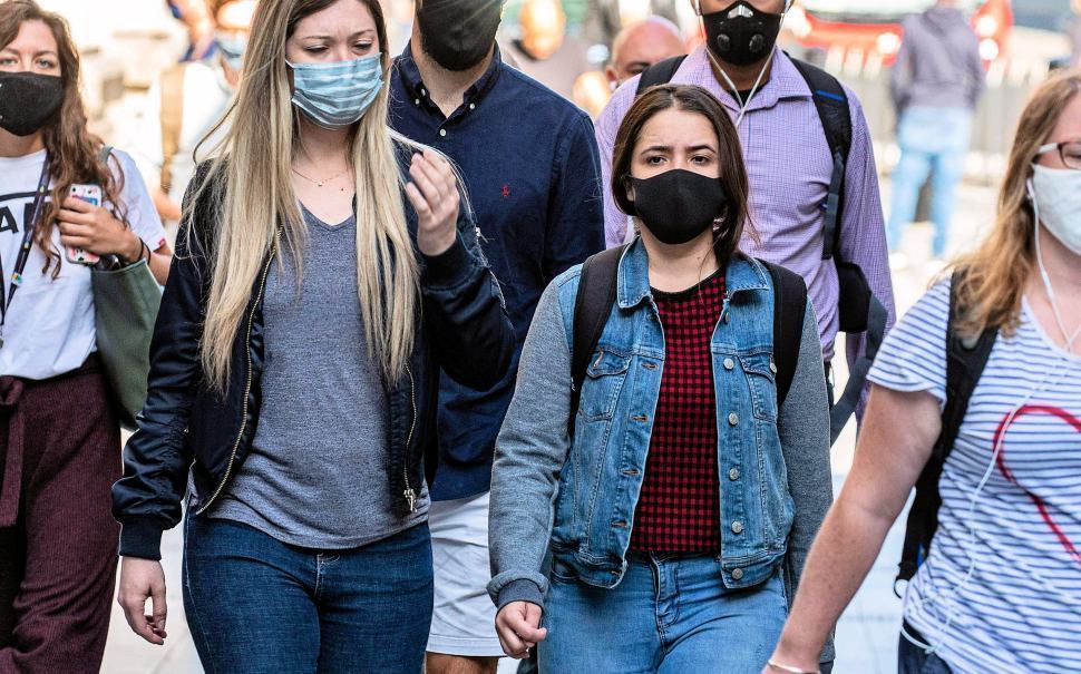 Mascherine persone covid 7