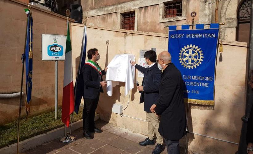 Mendicino defibrillatore