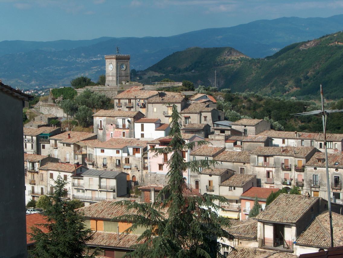 Mendicino: aumentano le spese, Comune prossimo al fallimento? 51 Mendicino la Torre panoramio