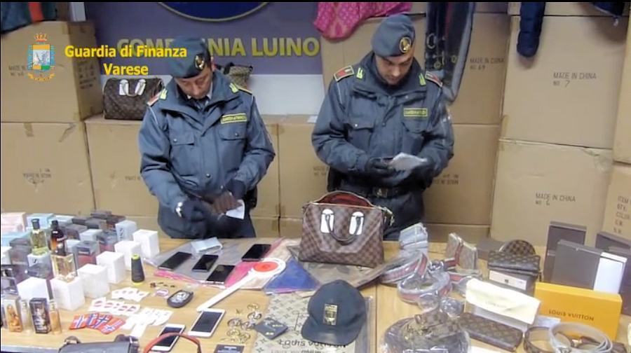 Merce contraffatta Web1