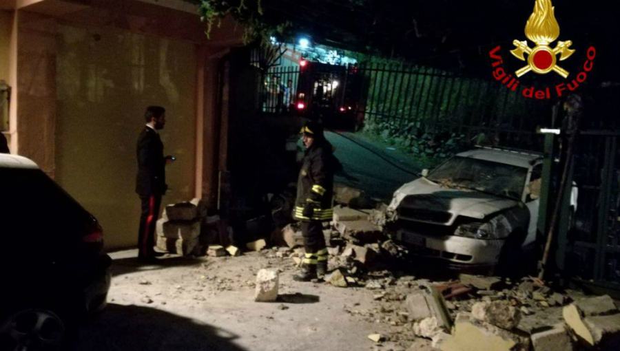 Mesoraca auto investe pedoni 01