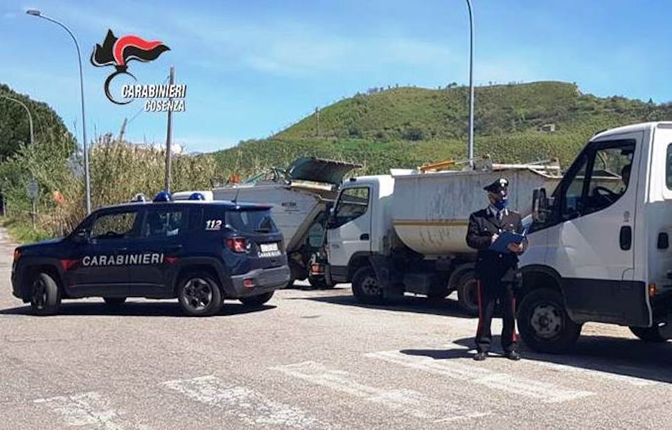 Mezzi raccolta riffiuti rubati Carabinieri mendicino1