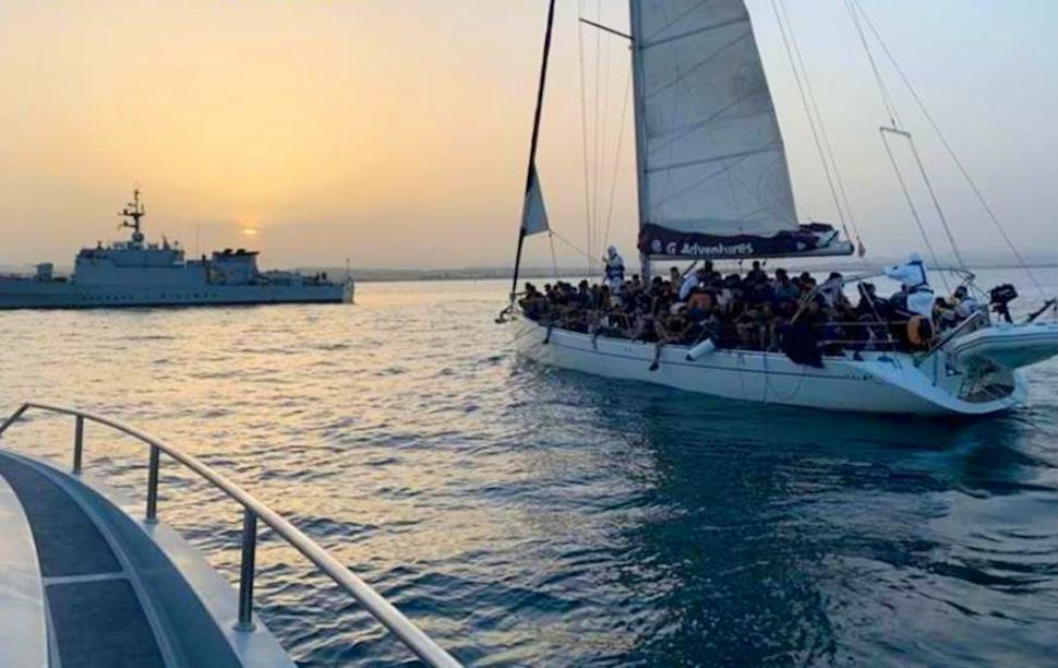 Barca a vela in avaria, salvati altri 41 migranti a largo della costa ionica 51 Migranti Guadia di Finanza 1